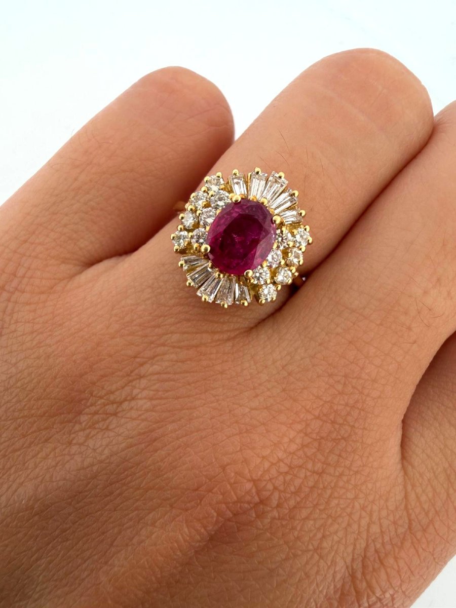 Anello vintage in oro giallo 18 Kt con rubino naturale e diamanti-photo-2