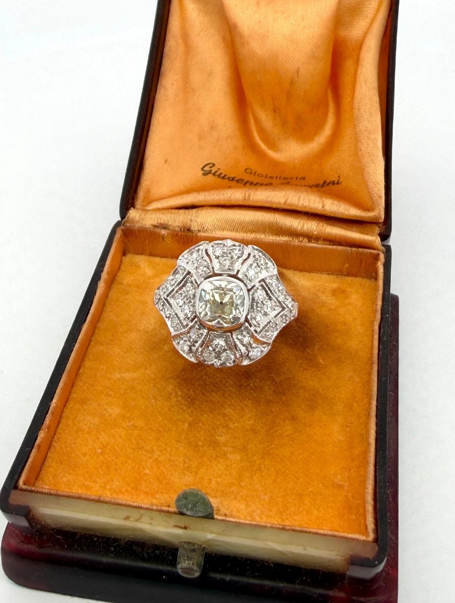 Anello vintage in oro bianco 18 Kt con diamanti taglio antico Ct 2.50