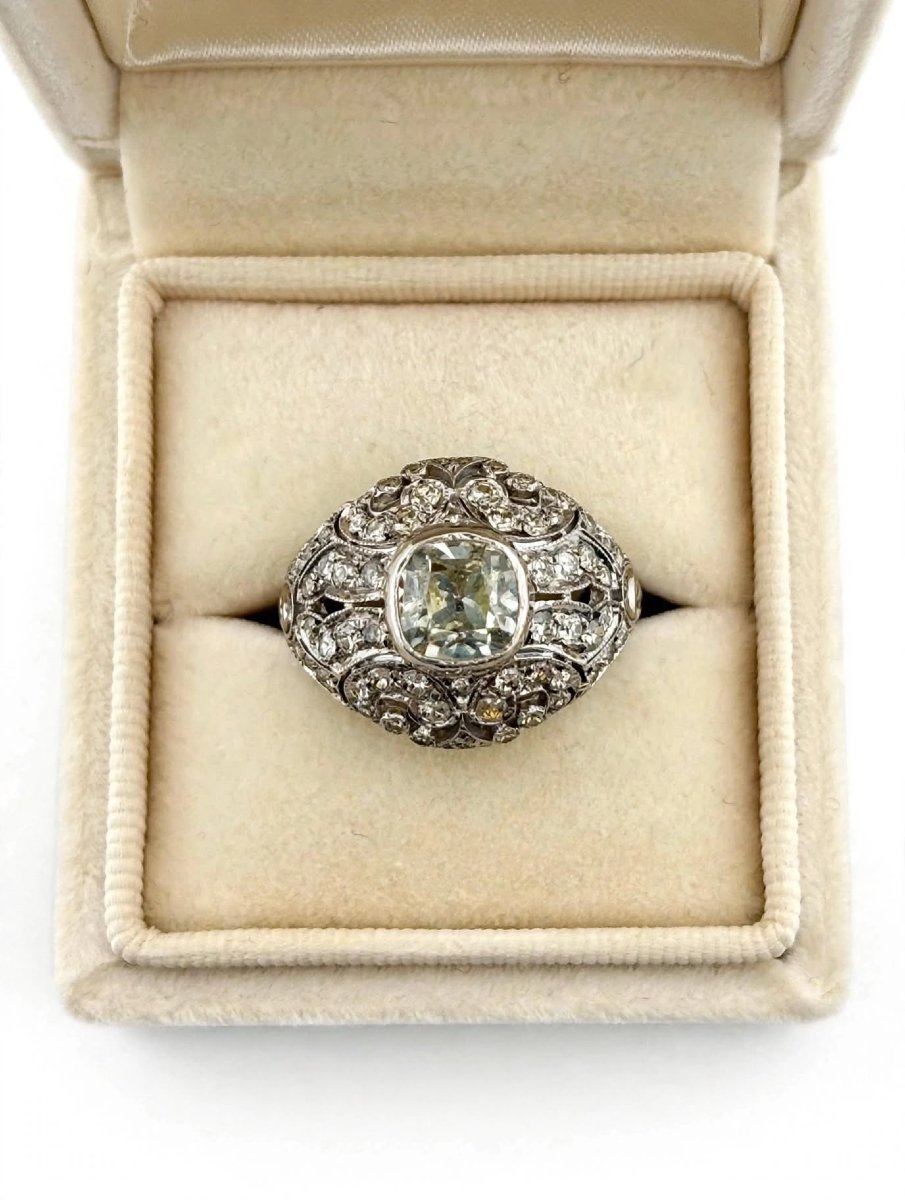 Anello Vintage in Oro bianco 18 Kt con Diamanti taglio antico Ct 2.10