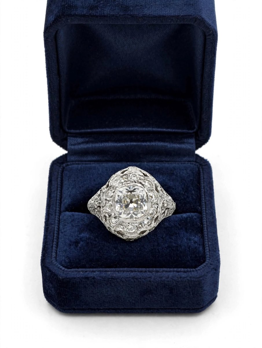 Anello Art Decò in Platino con Diamanti Ct 2.10