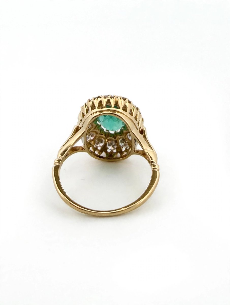 Anello in Oro giallo 18Kt con Smeraldo centrale e Diamanti a contorno-photo-2