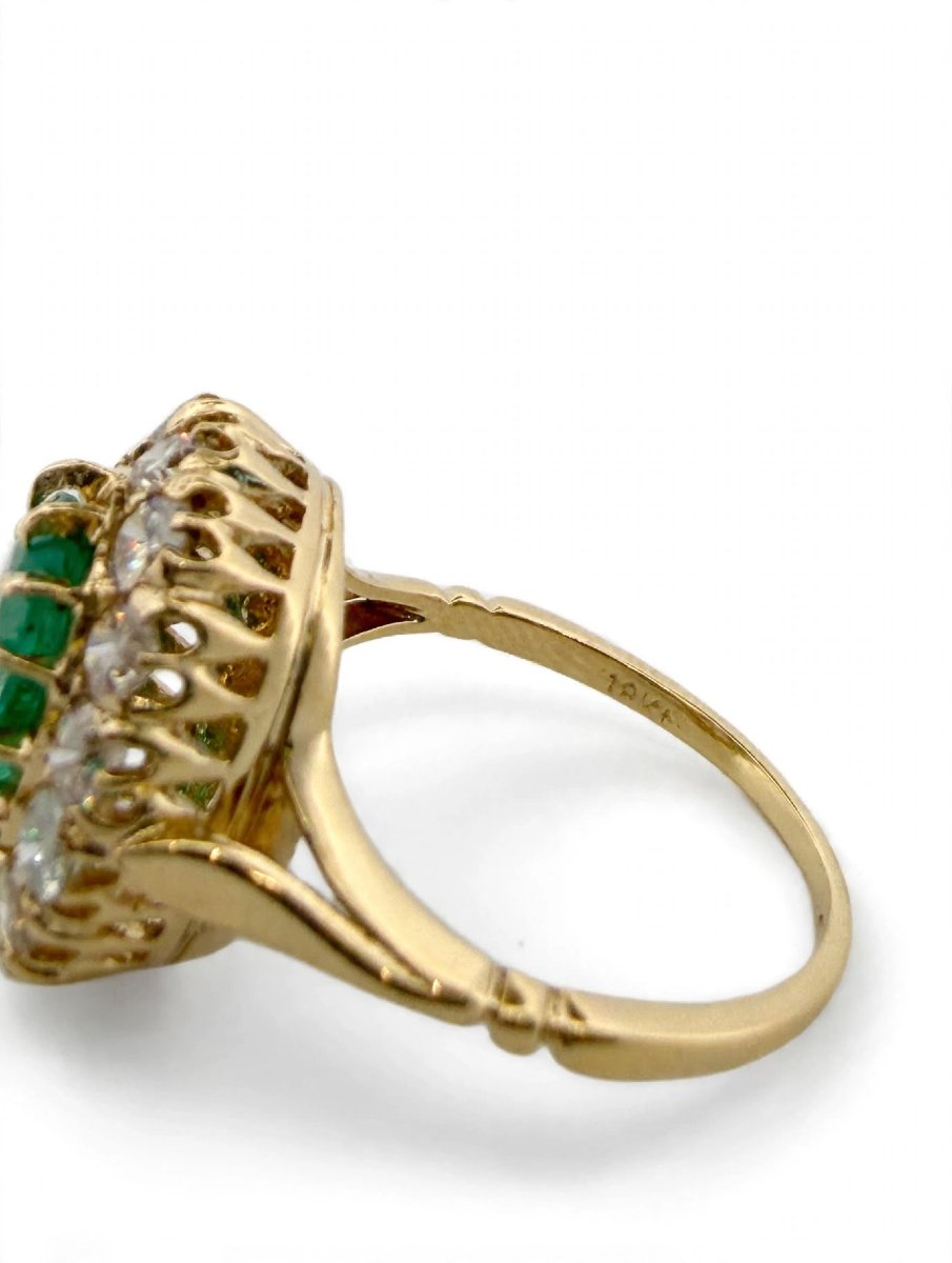Anello in Oro giallo 18Kt con Smeraldo centrale e Diamanti a contorno-photo-3