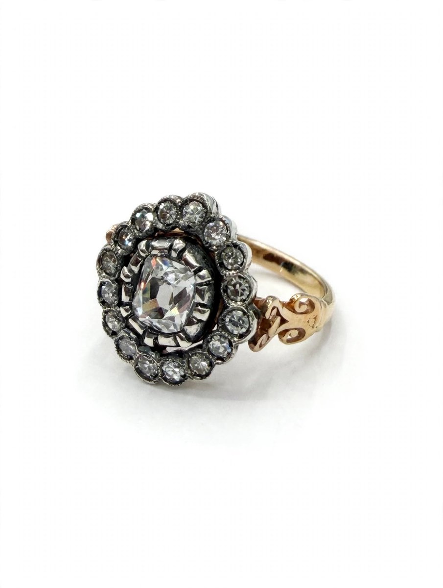 Anello Rosetta Antico Vittoriano con Diamante Old Cushion centrale e con contorno di Diamanti O-photo-2