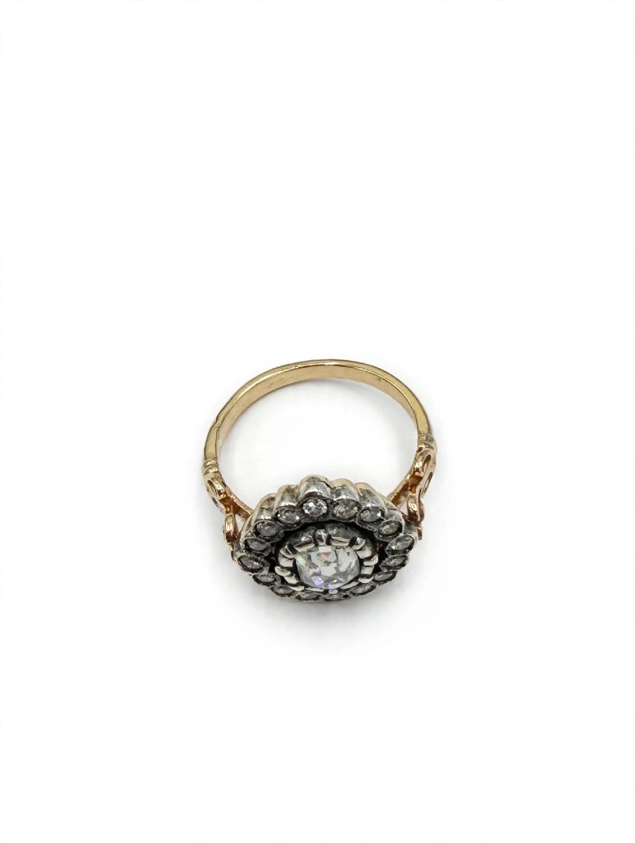 Anello Rosetta Antico Vittoriano con Diamante Old Cushion centrale e con contorno di Diamanti O-photo-1