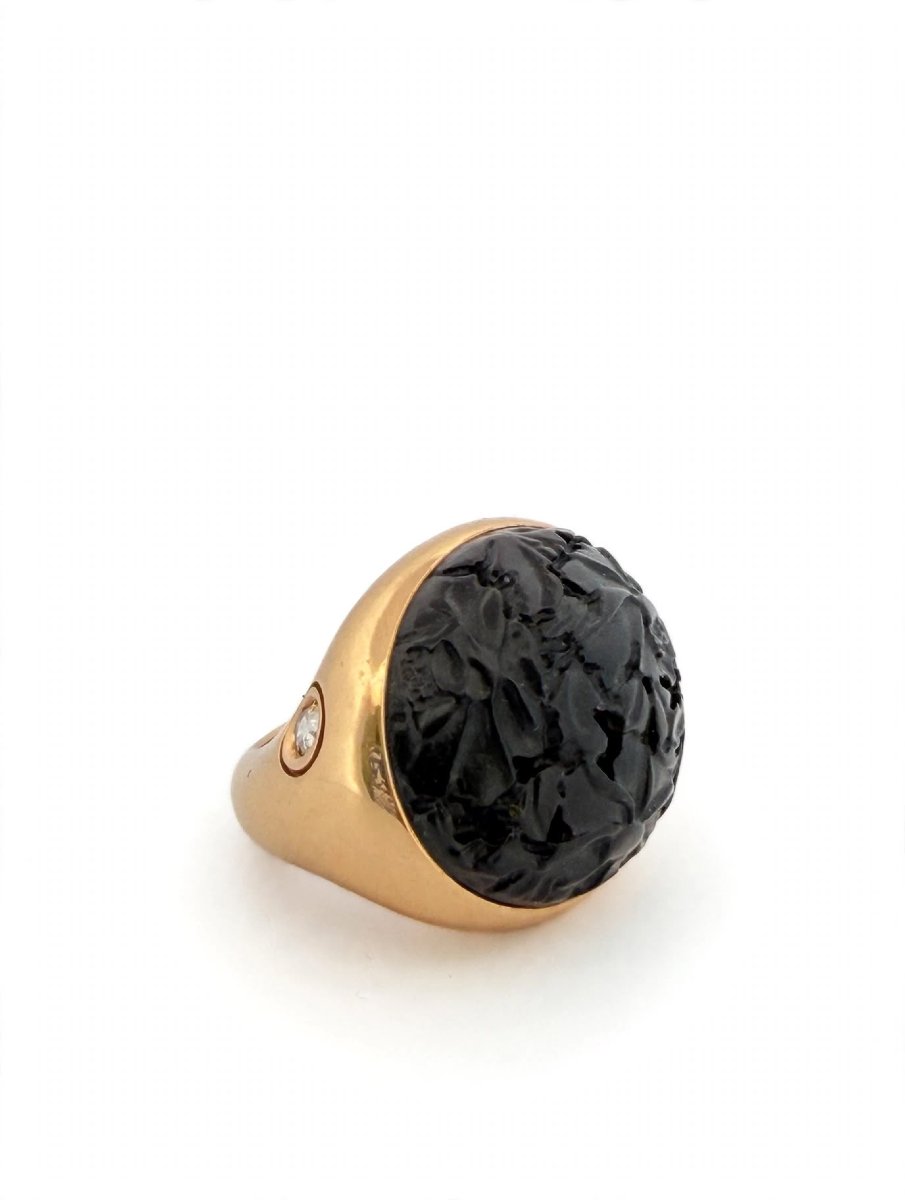 Anello in Oro 18Kt Pomellato modello Victoria Jet intagliato a mano e Diamante laterale-photo-3