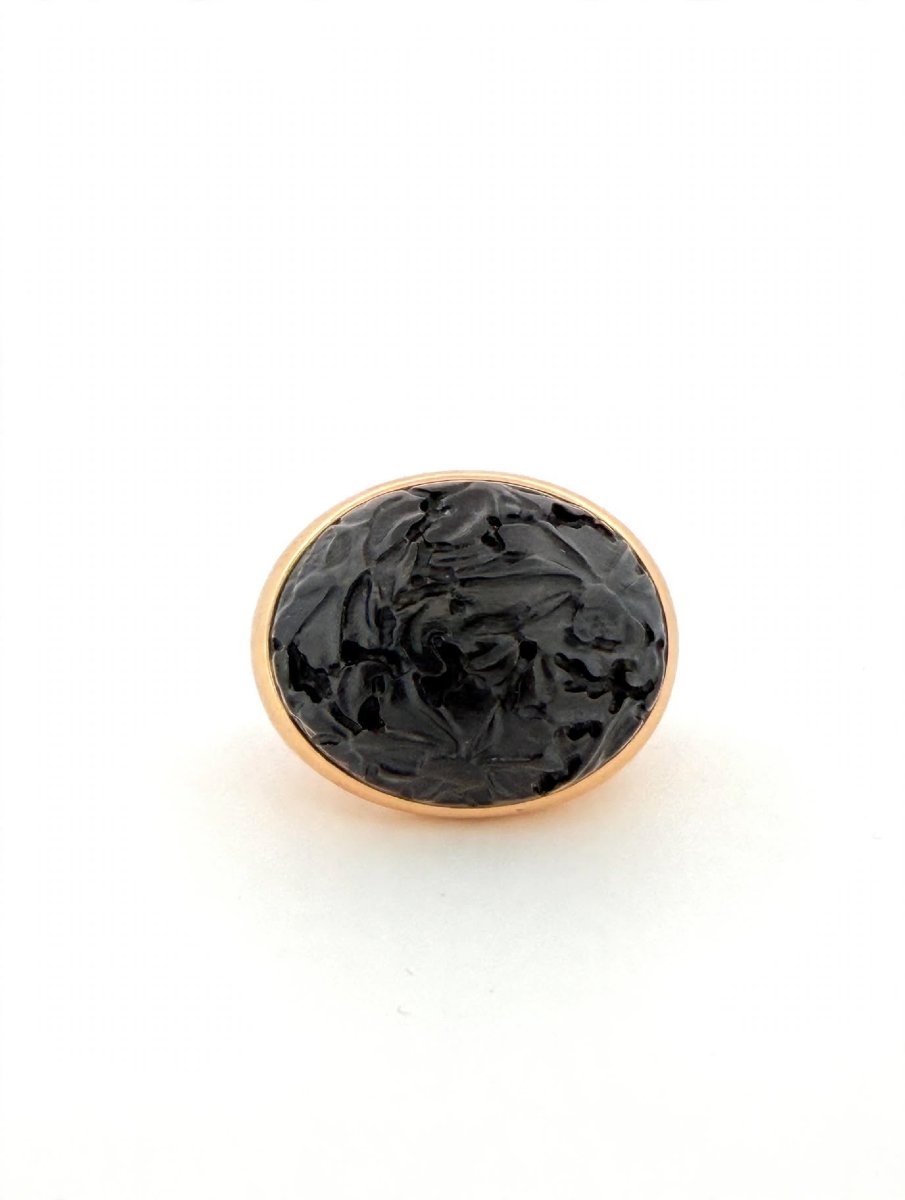 Anello in Oro 18Kt Pomellato modello Victoria Jet intagliato a mano e Diamante laterale