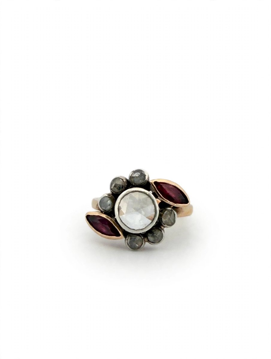 Anello Cluster Antico in Oro 18Kt con Diamante centrale e Rubini navette-photo-3