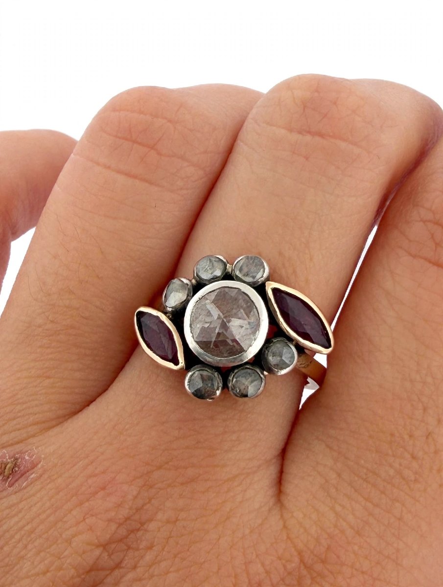 Anello Cluster Antico in Oro 18Kt con Diamante centrale e Rubini navette-photo-5