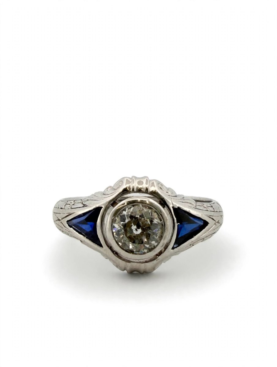 Anello Art Decò in Oro bianco 18Kt con Diamante Old European Cut e Zaffiri-photo-3