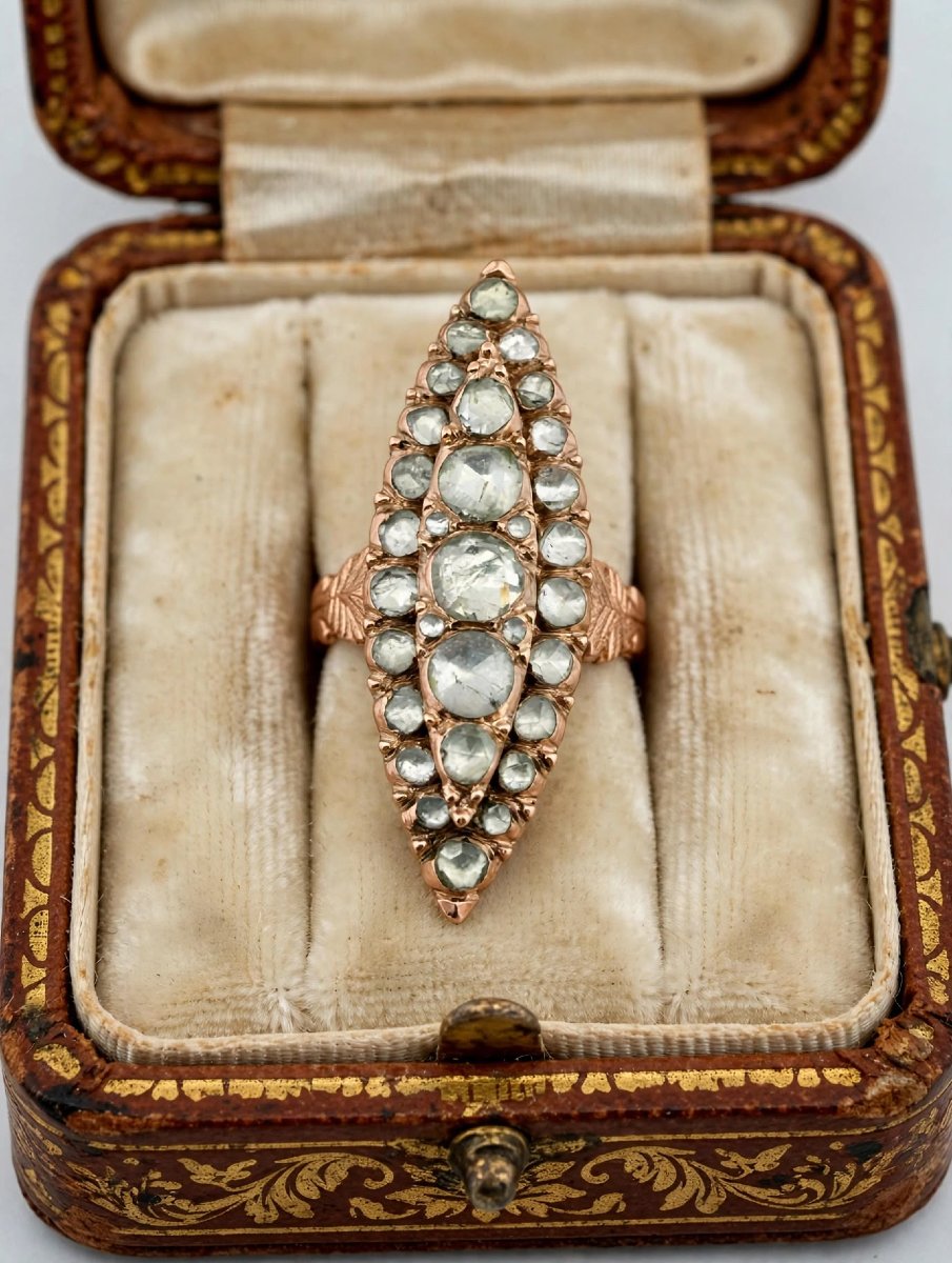 Anello navette Vittoriano in Oro con Diamanti