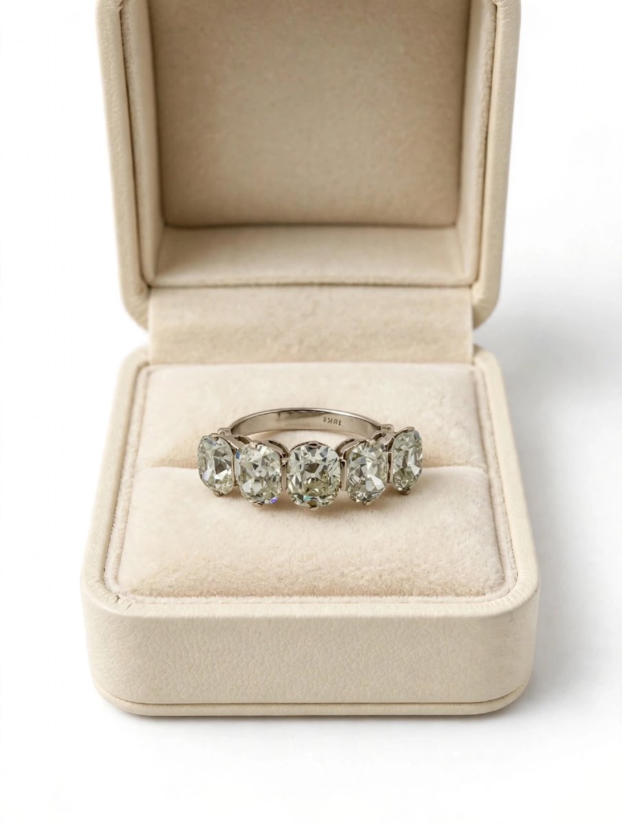 Anello Veretta in Oro Bianco 18Kt con 5 Diamanti taglio Cushion Antico