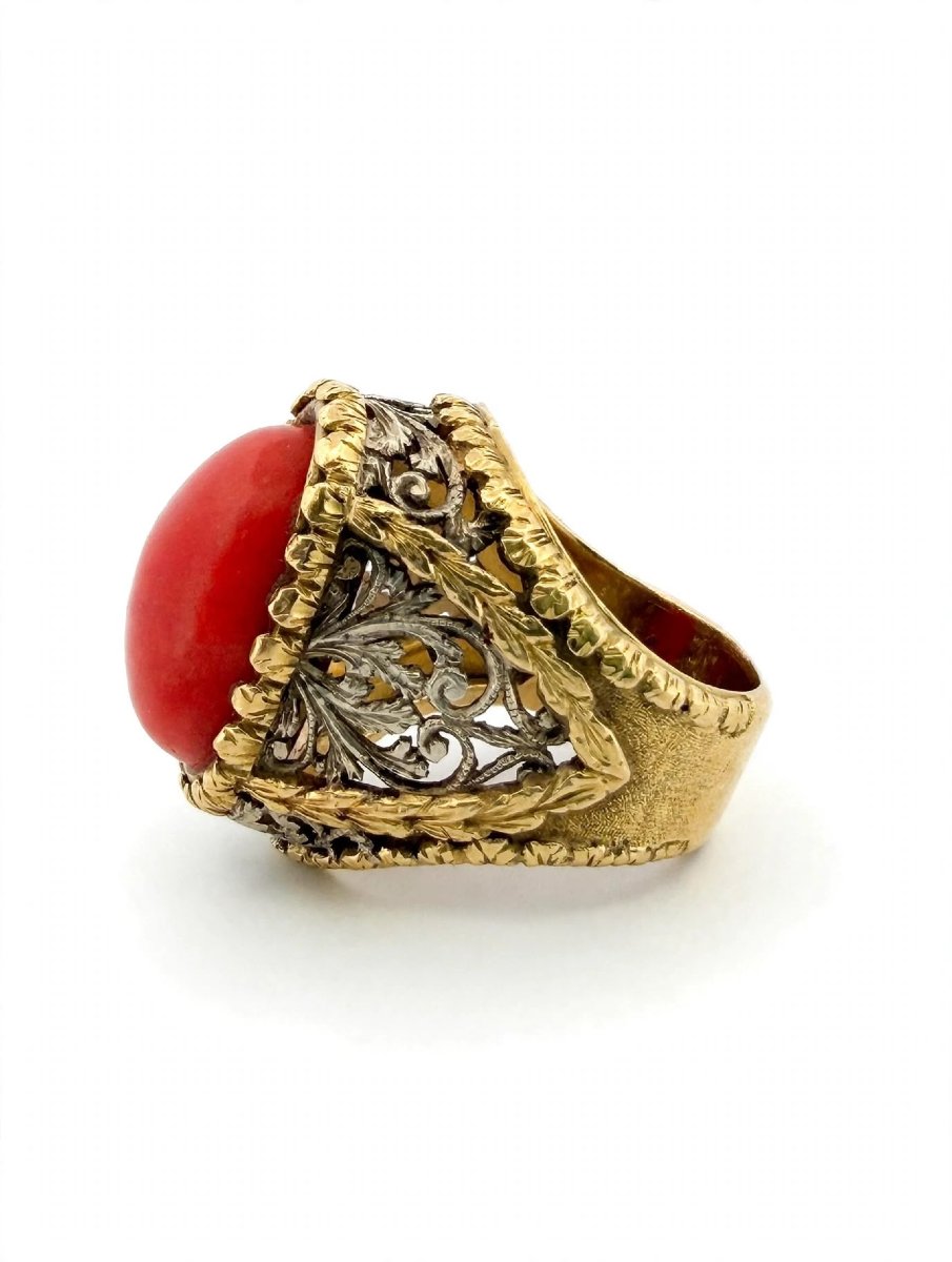 Anello in Oro Giallo e Bianco 18Kt con gambo lavorato e Corallo Ovale-photo-3
