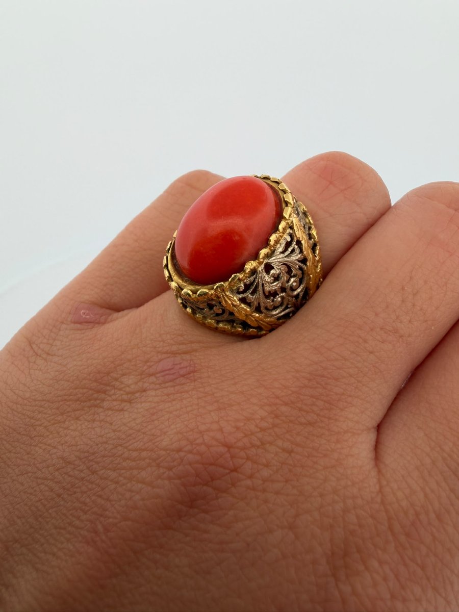 Anello in Oro Giallo e Bianco 18Kt con gambo lavorato e Corallo Ovale-photo-5