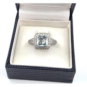 Anello in oro bianco 18kt con acquamarina e diamanti