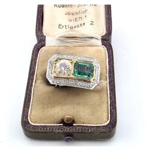 Anello in oro giallo e bianco 18kt con diamanti e smeraldo