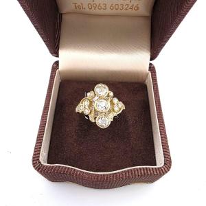 Anello in oro giallo 18kt con diamanti
