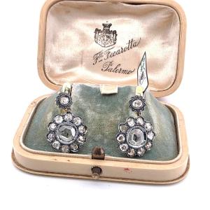 Orecchini in oro giallo 18kt con diamanti rosa coronè