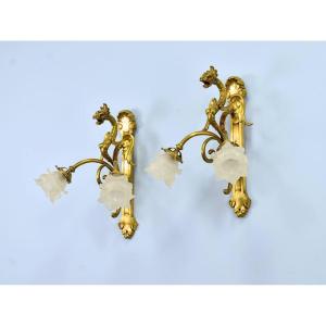 Paire d'Appliques Murales En Bronze Aux Griffons
