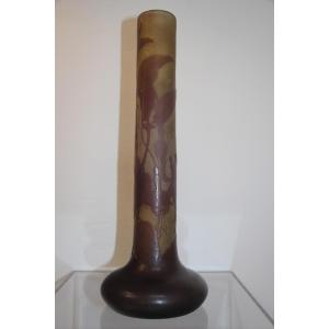 Emile Gallé (1846-1904) - Vase With Wisteria Decoration Signed Gallé, Art Nouveau.