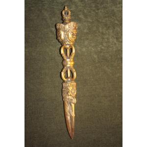 Ritual Dagger Called Phurbu Dating From The 19th Century - Tibet, Gilded Bronze.