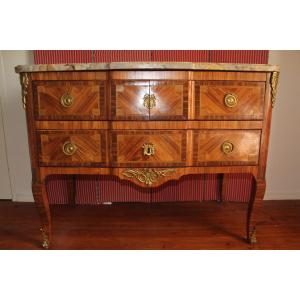 Transitional Period Commode With Projecting Front, 18th Century.