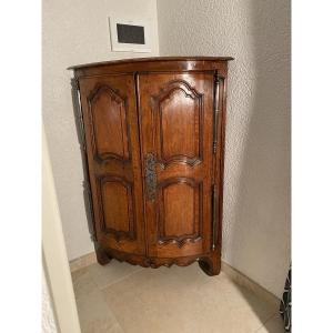 Provençal Corner Cabinet In Walnut, 18th Century