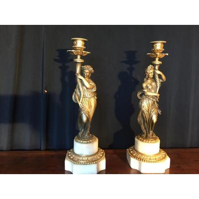 Paire De Femmes Porte Torchères