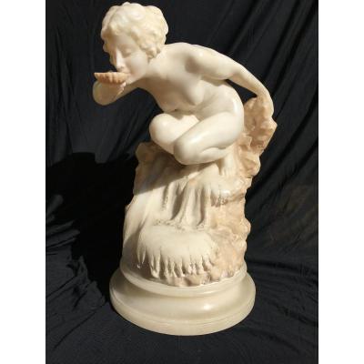 Jeune Fille Buvant Dans Coquillage