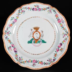 Plate With Arms Of The Aguado De Las Marismas Family - China 18th Qianlong Period