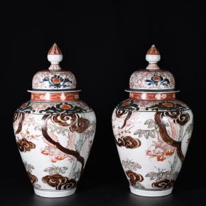 Pair Of Imari Dragon Decorated Vases - Japan Edo Period Circa 1700-1730