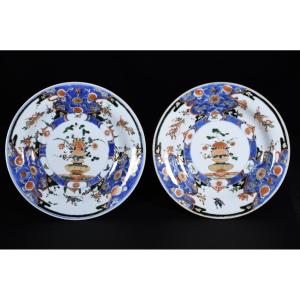 Pair Of Large Plates With Famille Verte Enamels - China, 18th Century, Kangxi Period