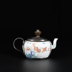 Rare Lobed Kakiemon Teapot - Japan Late 17th Century Edo Period