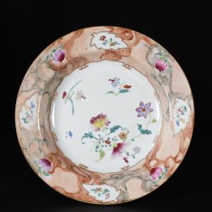 Faux-marble Famille Rose Plate - China, 18th Century, Qianlong Period