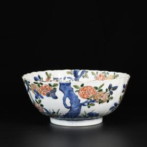 Famille Verte Fluted Bowl Decorated With Flowering Branches - China, 18th Kangxi Period