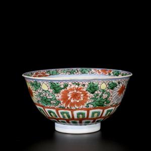 Wucai Bowl With Floral Decoration Of Peonies And Chrysantemums - China, 17th, Kangxi Period