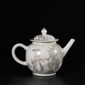 A "les Oies De Frère Philippe" Grisaille Teapot - China, 18th Qianlong Period