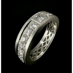 Alliance Ring In White Gold Set With A 0.75 Carat Princess Diamond + 3.6 Carats Of Brilliants