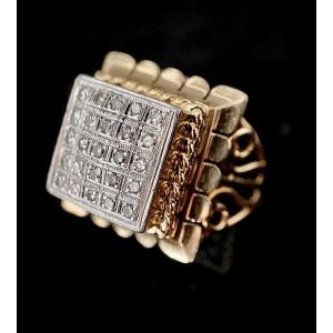 18k Yellow Gold And Platinum Ring Holding A Square Tray Decorated With 25 Diamonds