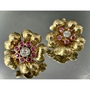 18k Yellow Gold Flower-shaped Earrings Set With Brilliants And Rubies