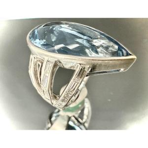 White Gold Ring Set With A Topaz Of Approximately 30 Carats And Adorned With 26 Diamonds 