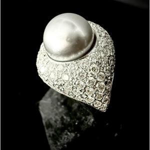 18-carat White Gold Ring Set With A Gray Pearl Surrounded By 1.95 Carats Of Brilliants
