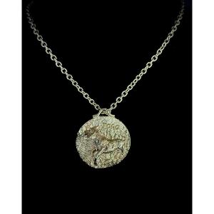 18-carat Yellow Gold Pendant With A Rounded Shape Depicting A Bull