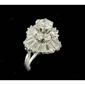 White Gold Skirt Ring Set With A 0.80 Carat Diamond (e/f - Vs) And 4.28 Carats Of Diamonds