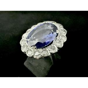 18-carat White Gold Ring Set With A 7-carat Sapphire And 1.60 Carats Of Diamonds