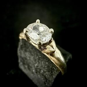 Ring In 18 Carat Yellow Gold Set With A 0.50 Carat Oval-cut Diamond