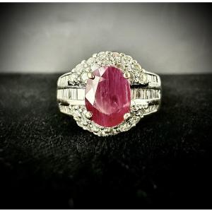 18k Gold Ring - Ruby Approx 2 Ct + Double Entourage Of Diamonds And Baguette Diamonds On The Ring