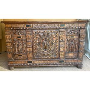 Beauvais Castle Chest