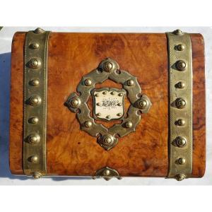 Walnut Wood Box. 19th Century