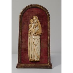 Ivory Relief Of The Virgin And Child Jesus, Probably Macau (china), Circa 1700-1750