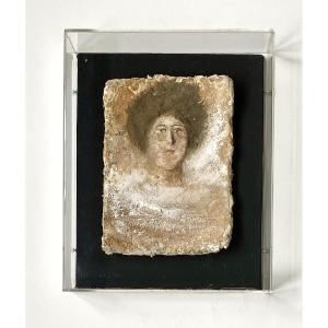 Anne Garnier (liège, 1936). "face". Papier-mâché. 1987.